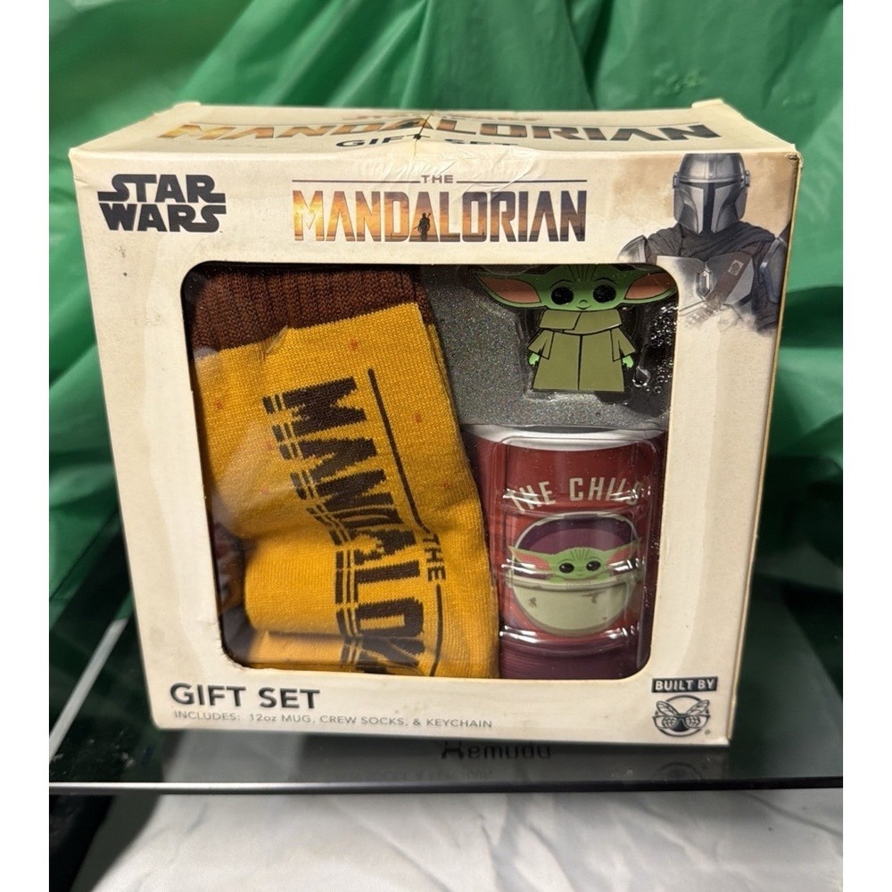 Star Wars The Mandalorian Baby Yoda Gift Set Mug Keychain & Socks The Child